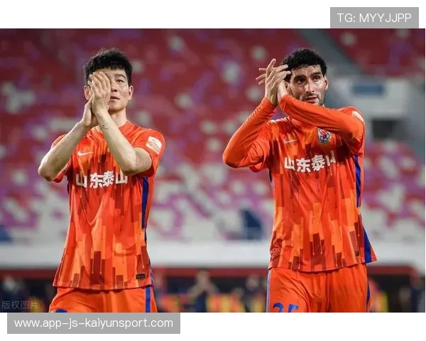 山东泰山利用边路宽度不断扩展进攻选择